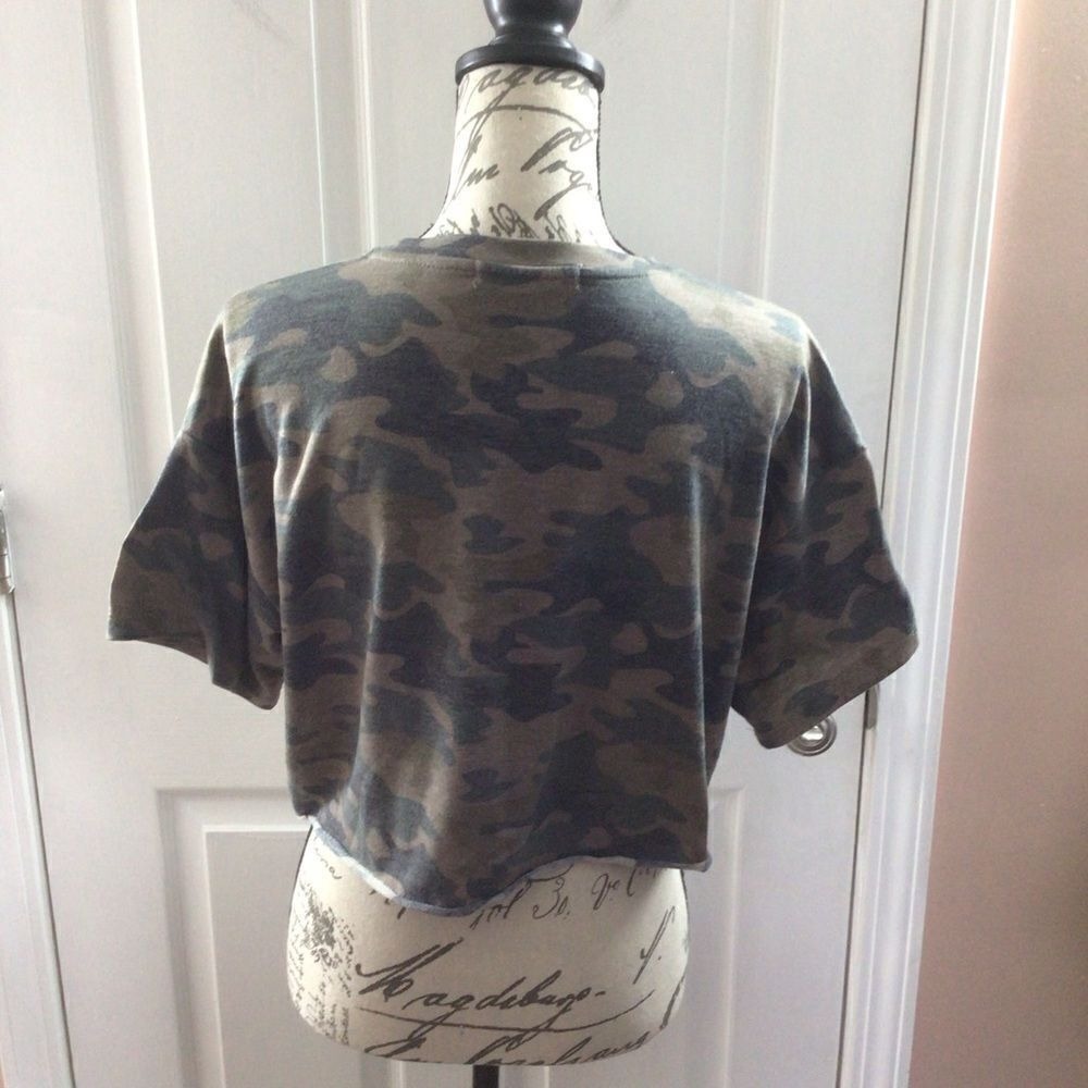 SALE Women's Tresics Camo Green Tie Front Cropped T Shirt Size Small - Picture 4 of 8